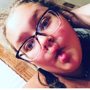 Meet your Posher, Alyson